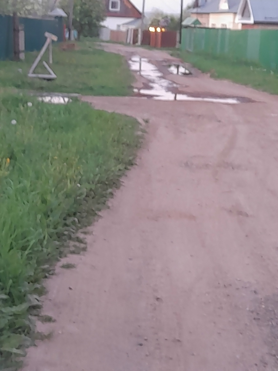 Вода под уклон вдоль по дороге...