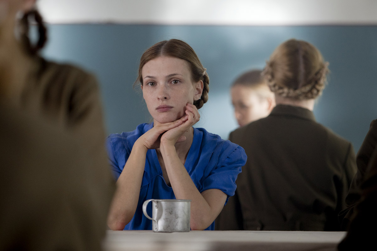 Светлана Иванова в роли Арины в сериале «Разведчицы»