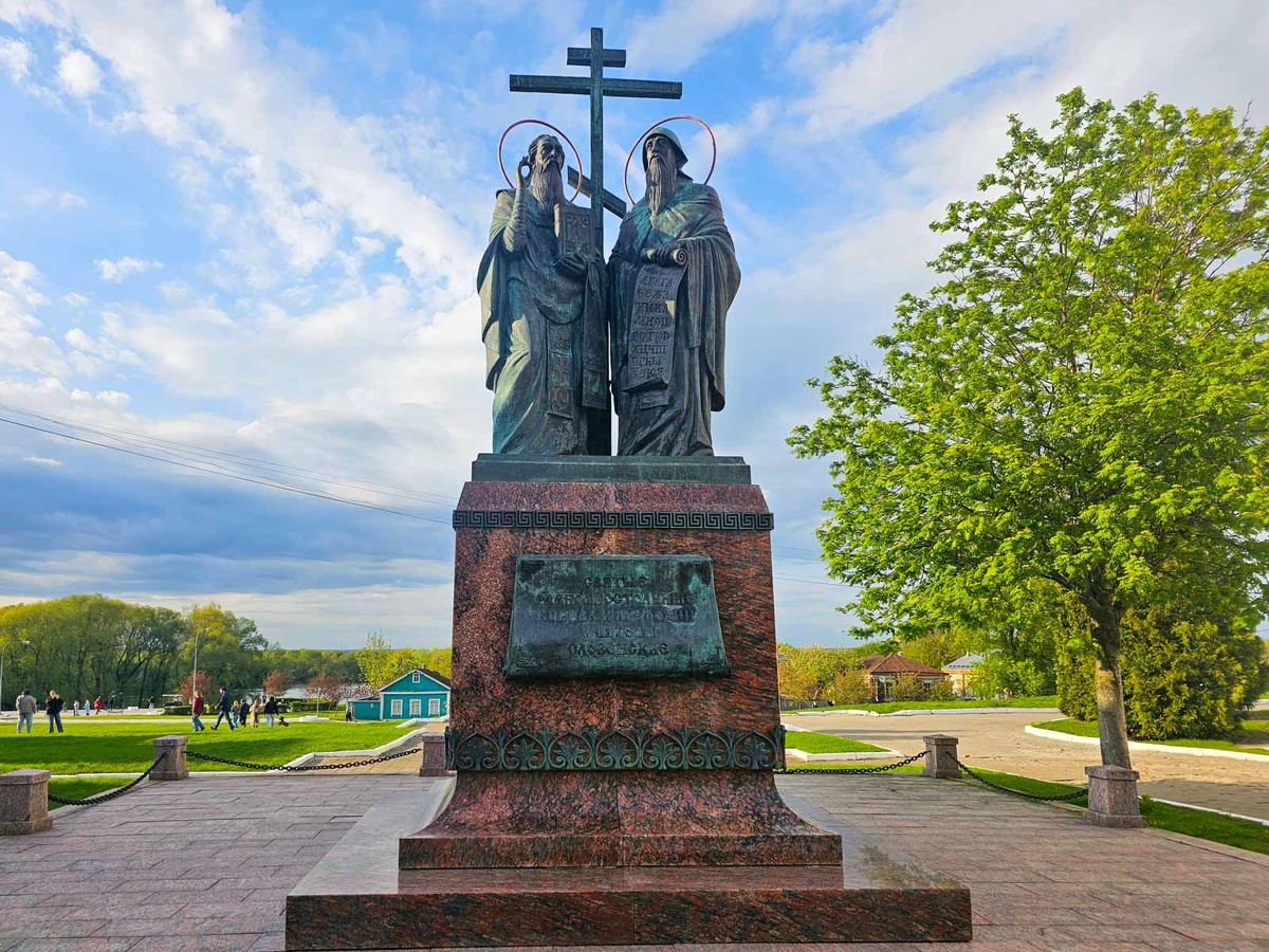 Московская область. Коломна. Памятник Кириллу и Мефодию