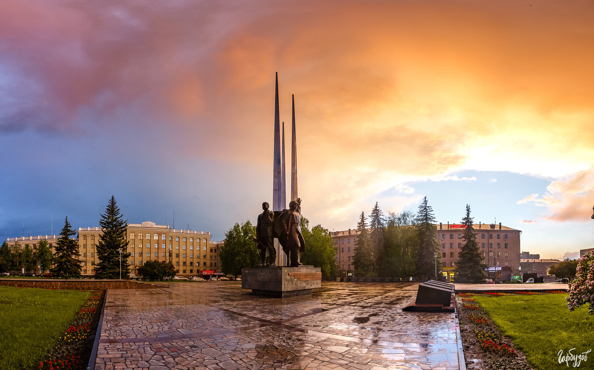 Монумент героической обороны Тулы на площади Победы, Фото Яндекс. Карты 