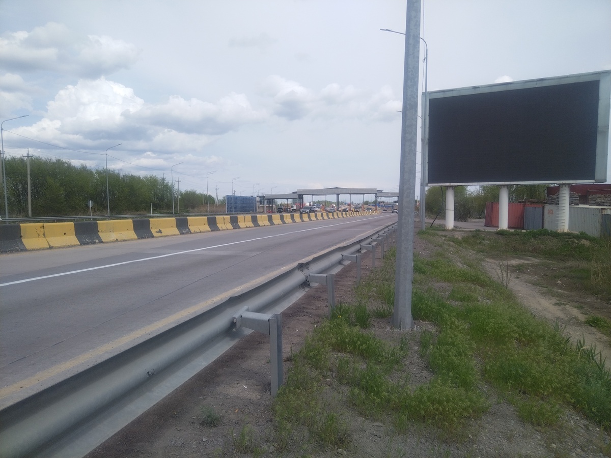 Пункт взимания платы на западном отрезке автотрассы Алма-Ата — Хоргос. Плату берут с вас в конце дороги. На автотрассе Астана — Темиртау всё то же самое, если что. Фото из личного архива.