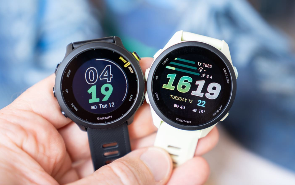 Garmin Forerunner 55 (слева) и Garmin FR70.
