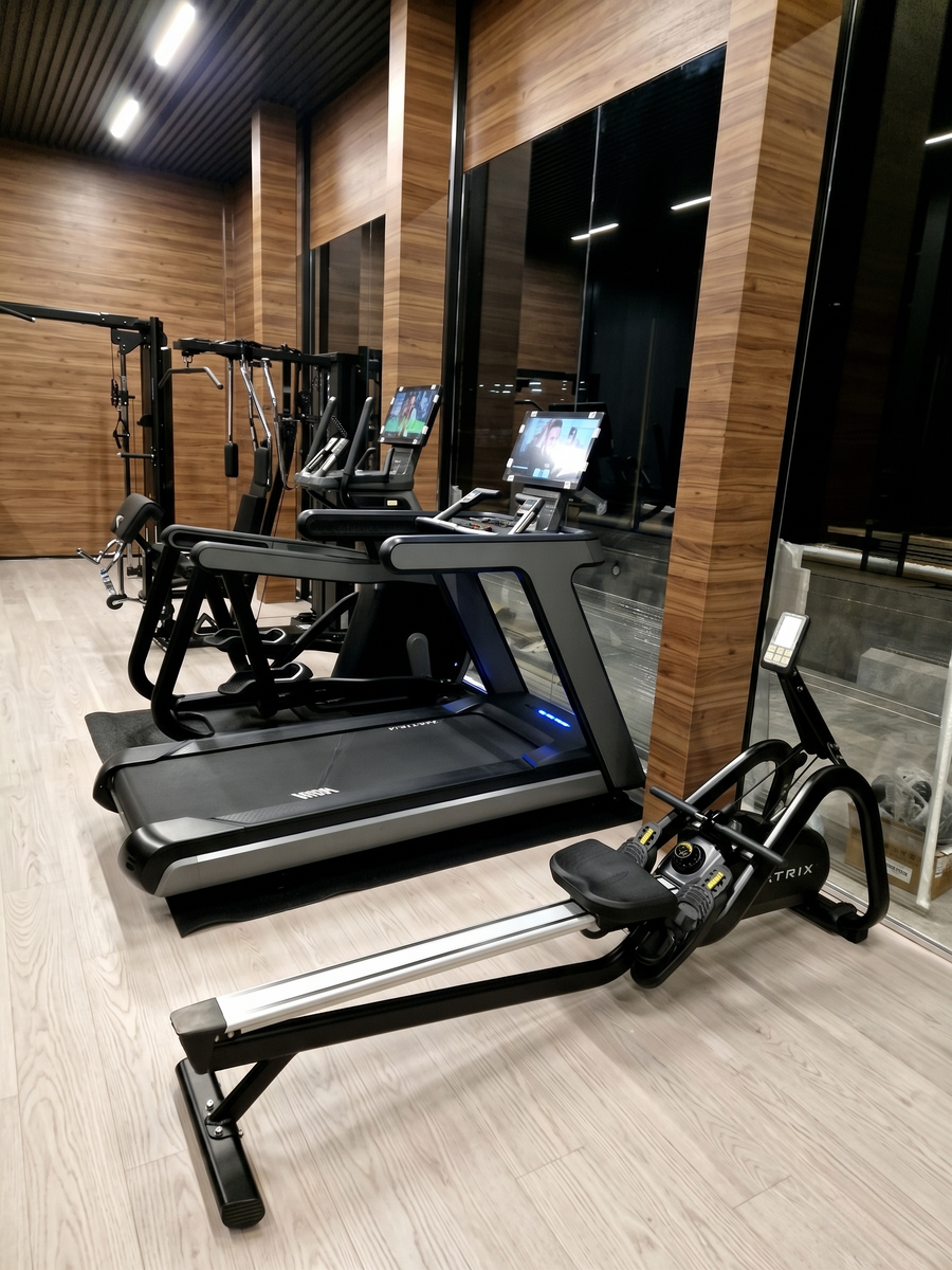 Беговая дорожка MATRIX Onyx (консоль Touch - 22 дюйма.), Элиптический - MATRIX Onyx Ascent Trainer (консоль Touch - 22 дюйма.), гребной - MATRIX Rower-02, Многофункциональный -TECHNOGYM Unica