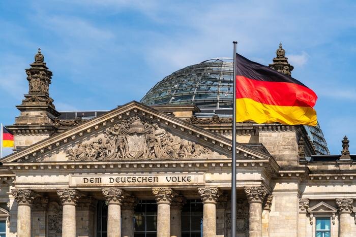 Здание Бундестага в Берлине. Обложка © Shutterstock / FOTODOM / Mo Photography Berlin