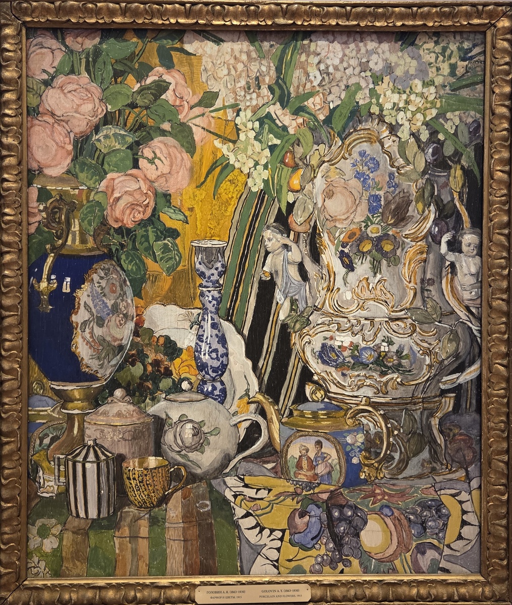 Александр Головин Фарфор и цветы 1915 фанера, темпера, гуашь