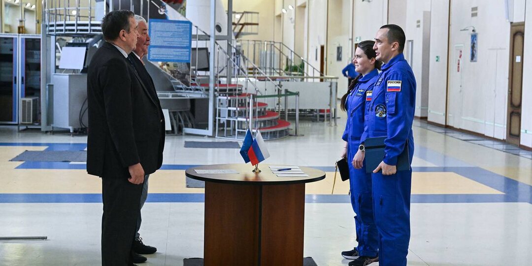 Пристыковать грузовой корабль к «МКС»: космонавты Пётр Дубров и Анна Кикина прошли экзаменационную тренировку