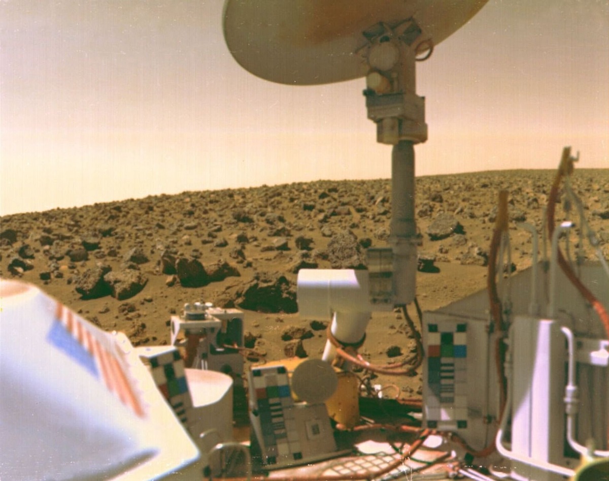    Зонд Viking 2 на поверхности Марса