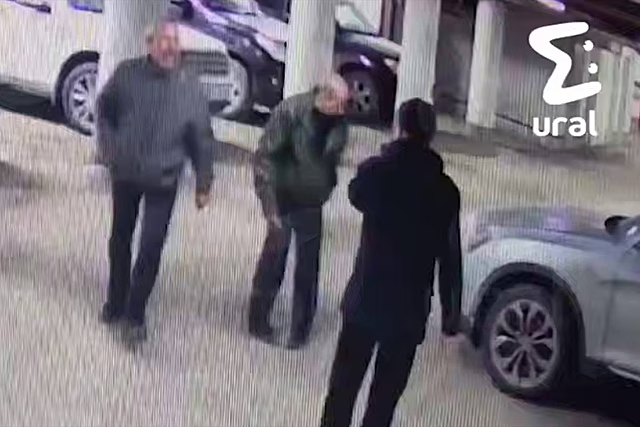 «Сначала тек потолок, потом распылили перцовку»: что происходит в доме с проблемным паркингом в Екатеринбурге