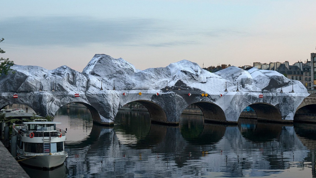    Арт-объект «La Caverne du Pont Neuf»