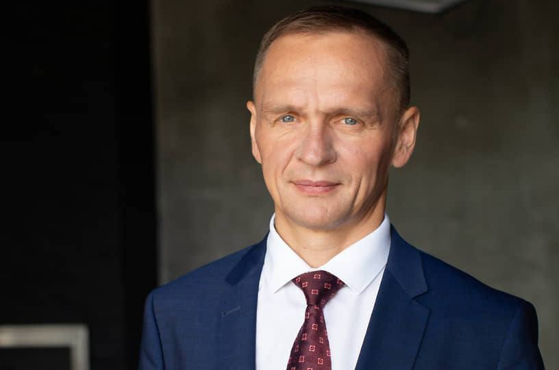 Я предлагаю, ввести дополнительные налоги для миллиардеров.