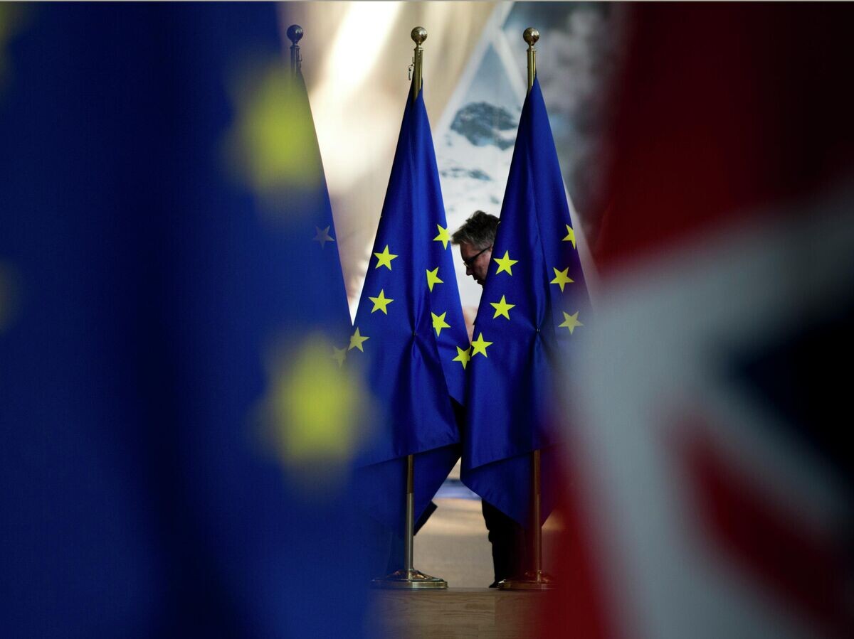    Флаги Евросоюза в здании Совета Европы в Брюсселе | © AP Photo / Virginia Mayo