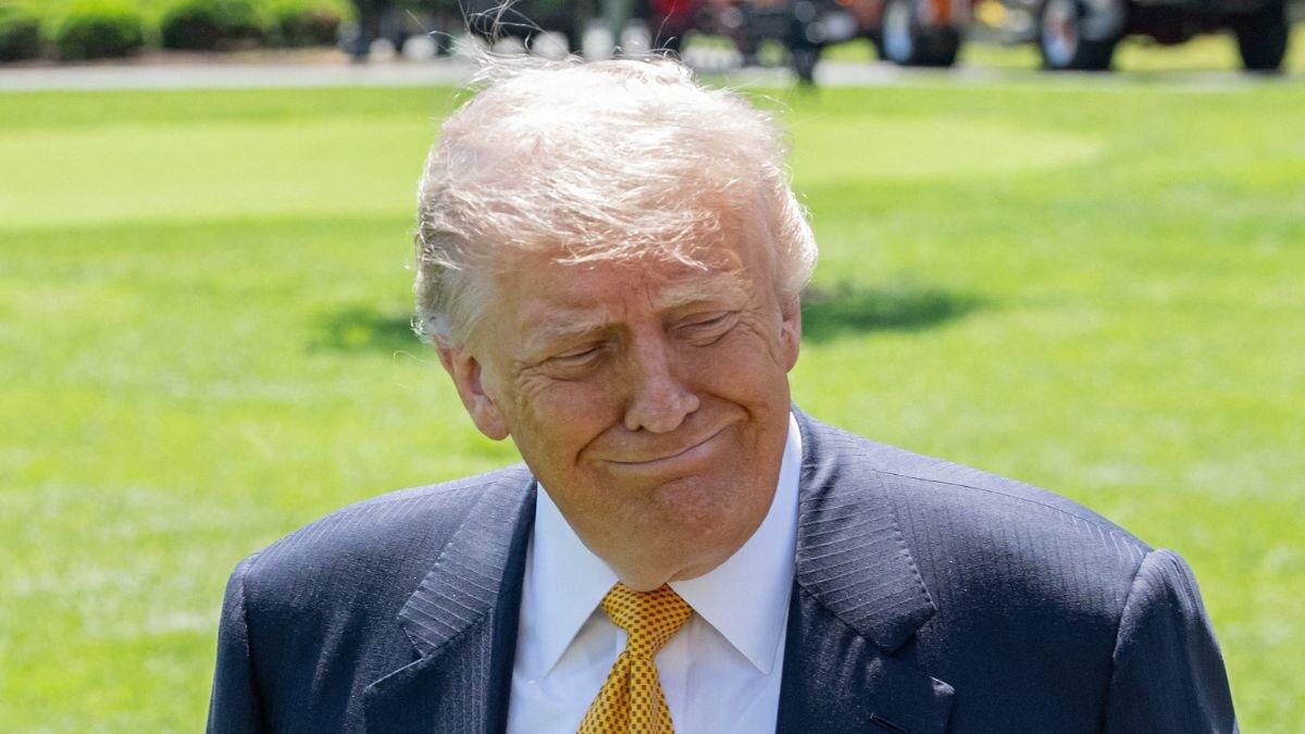 Последний крупный визит Трампа в госпиталь Уолтера Рида был связан с ежегодным медицинским осмотром.