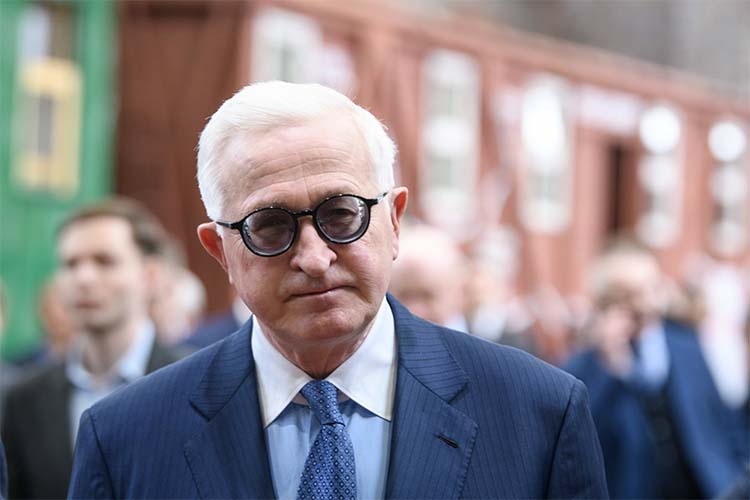    Шохин выступил за добровольное вхождение крупных компаний (с численностью от 4 тыс. сотрудников и определенными показателями выручки/активов) в объединения работодателей. Это послужит шагом к повышению социальной ответственности.   
Фото: © Ilya Moskovets / URA.RU / www.globallookpress.com