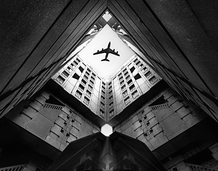 Город и самолет. Автор фото: Корри Кристоф (Correy Christophe) — «Plane City».