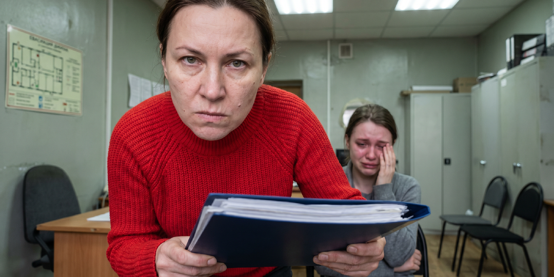 Коллега 3 месяца делала мою работу своими руками. А потом встала рядом с партнёрами и улыбалась