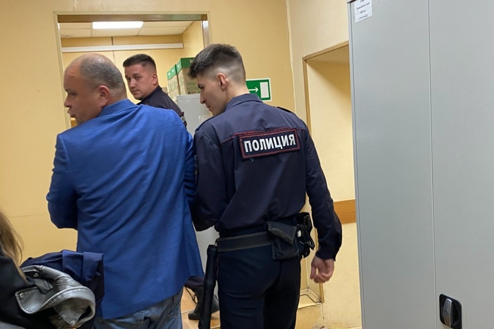    Также госслужащему запретили работать в органах самоуправления. Фото: yarnews.net