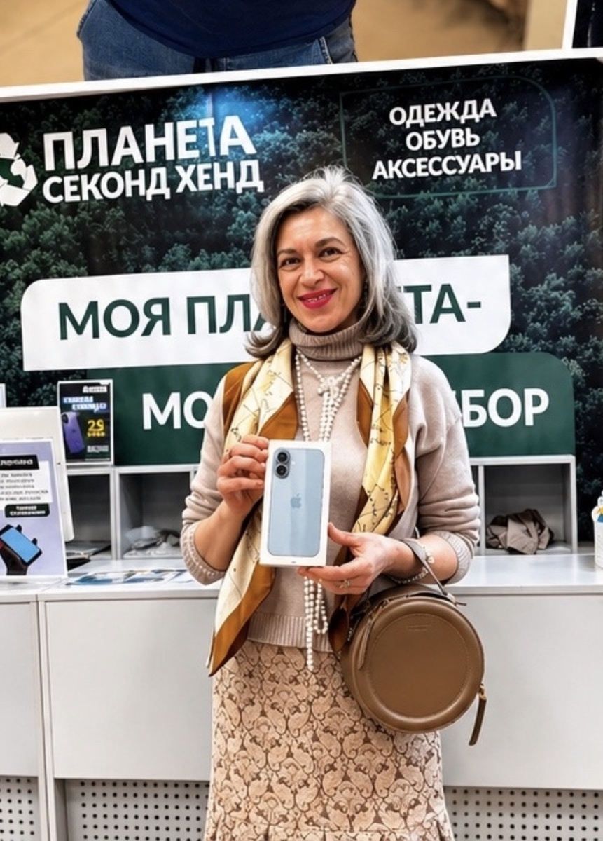 Вот он, мой новенький телефон, еще в коробочке.