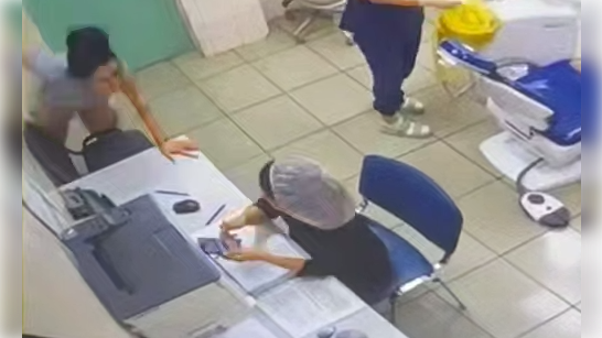 «Только обратно - в кишлак!»: приезжая обплевала стоматолога во Владивостоке, угрожая убить, как только станет россиянкой