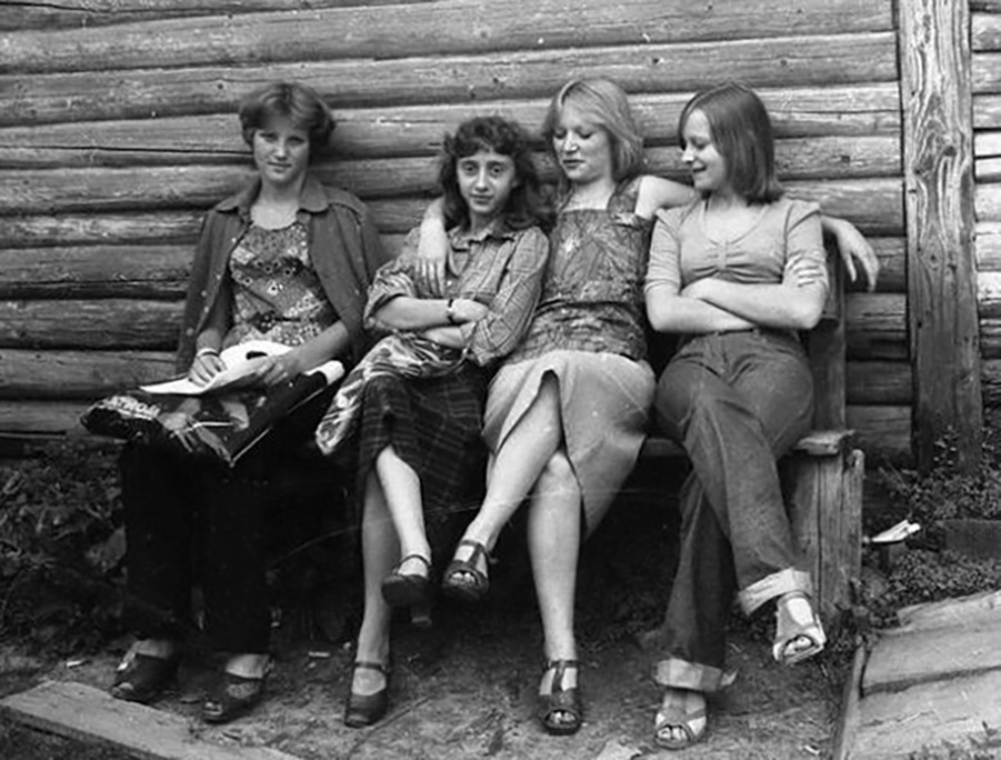В 80-е на завалинке
