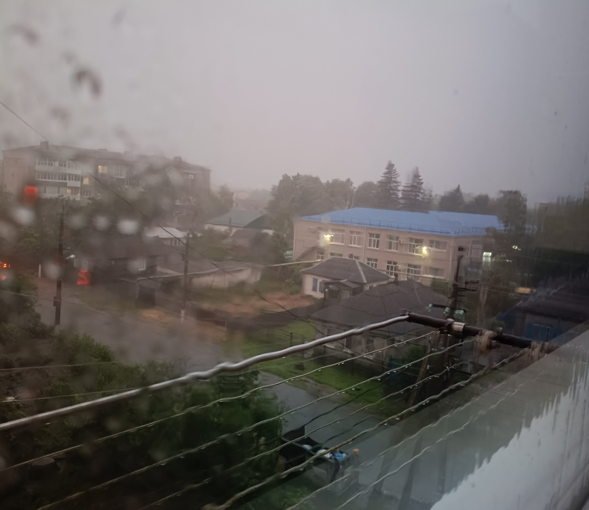 Со всех сторон льёт!)