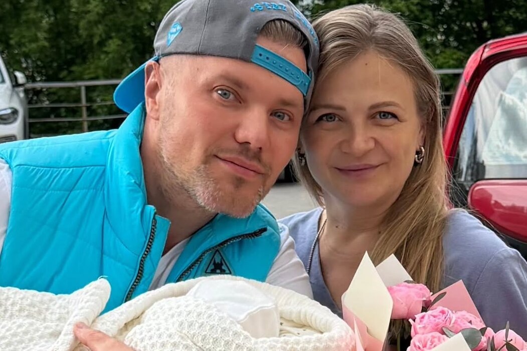     «Я стал папой!»: экс-солист группы «Турбомода» Саша Попов признался, что его жена родила дочь