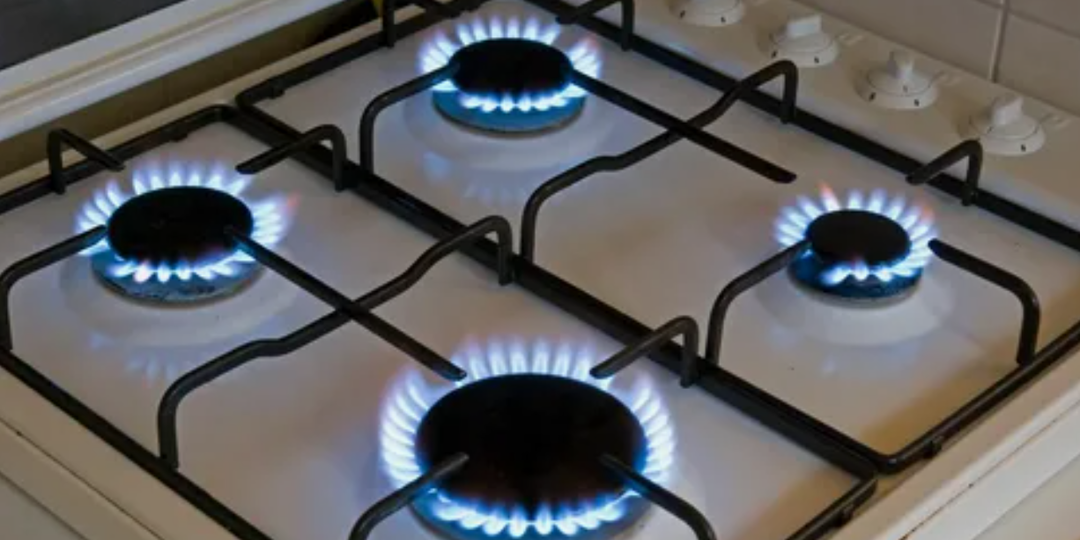 Кому с 1 июня придётся менять газовую плиту в квартире