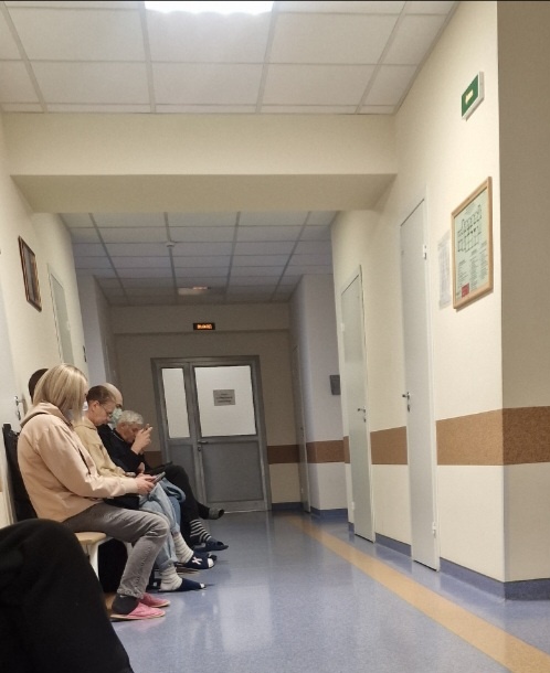 Вот это и вся "толпа" на дневной стационар. Камерно так... по-свойски...🤗