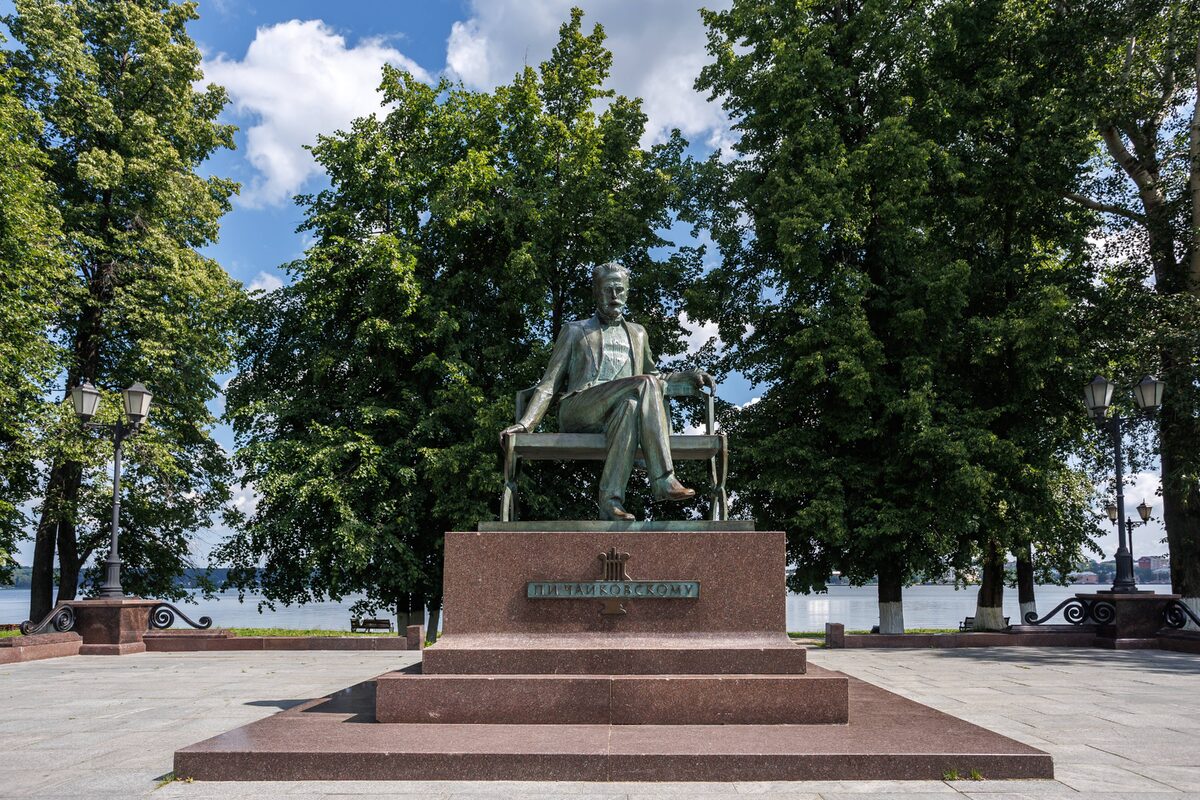 Памятник Петру Ильичу Чайковскому. Воткинск. Фото с Яндекс карт