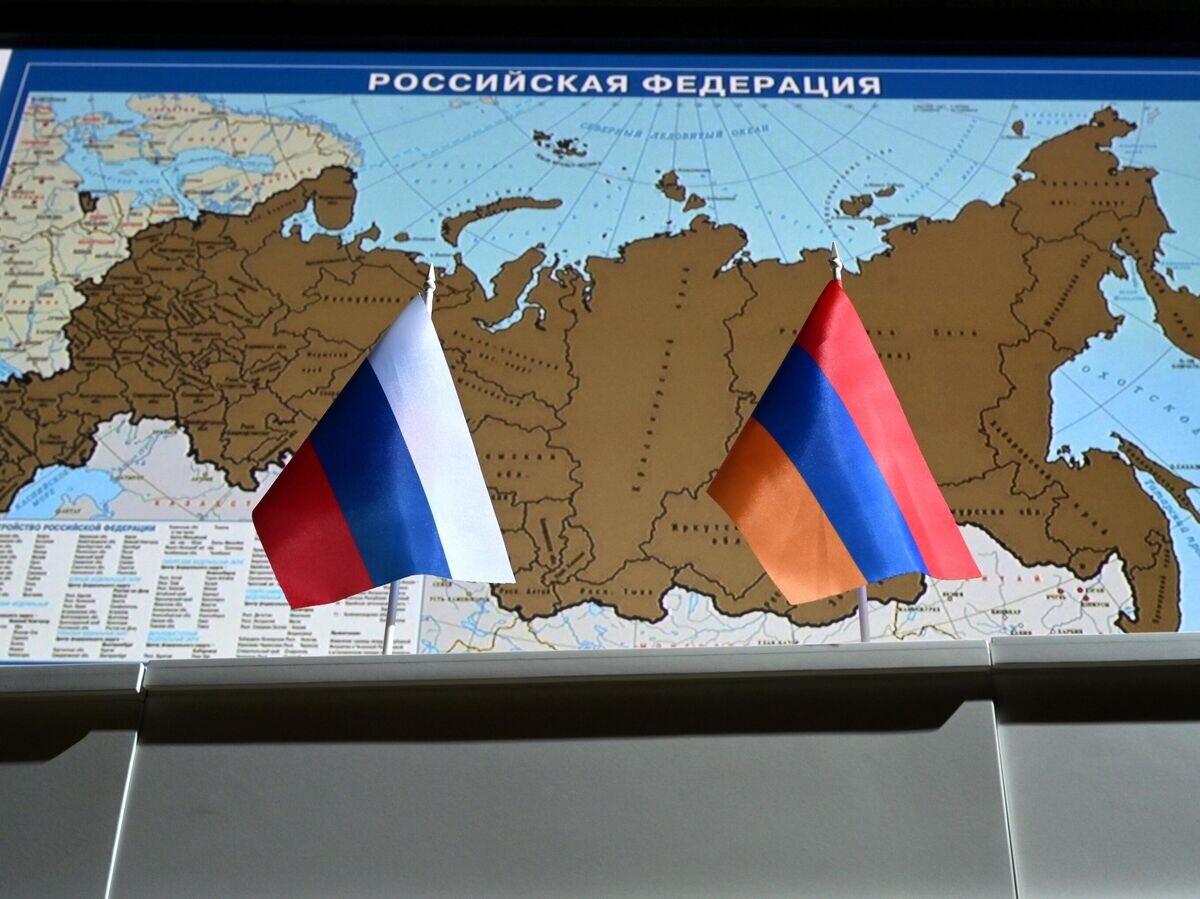    Государственные флаги России и Армении | © РИА Новости / Владимир Трефилов