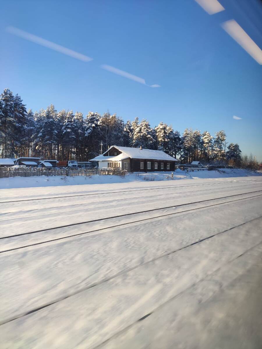 На Ленинградском вокзале Вид из окна поезда