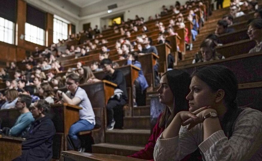 «Никого не волнует, что там бормочет Росстат. Пора для всех сделать первое высшее образование бесплатным»: политик