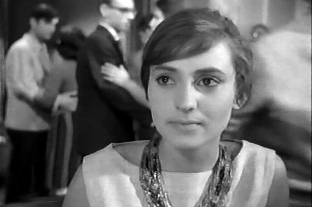    Лариса Кадочникова. Кадр из фильма «Улица Ньютона, дом 1» (1963)