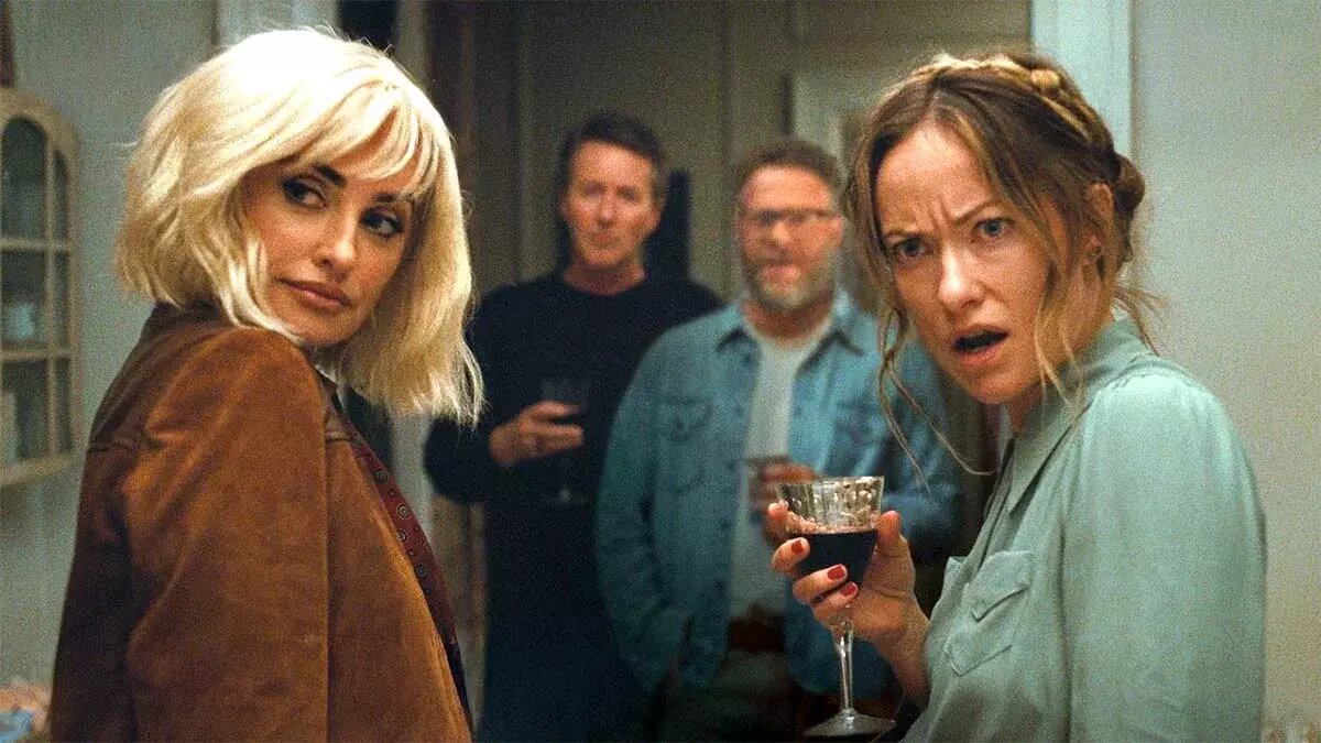 Кадр из фильма "Приглашение / The Invite" (источник: https://ru.kinorium.com/11146467/gallery/?photo=57227840) 
