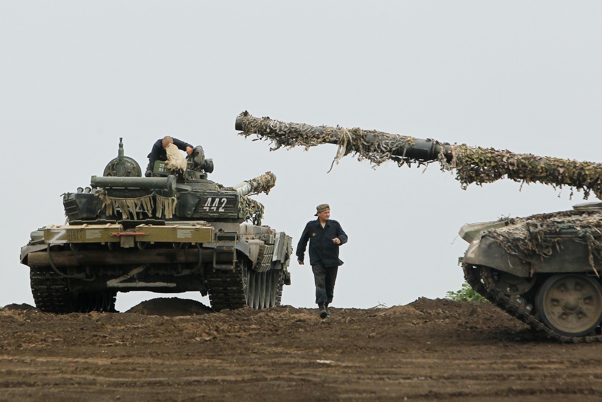    Танки Т-80 на марше./Владимир Аносов/РГ