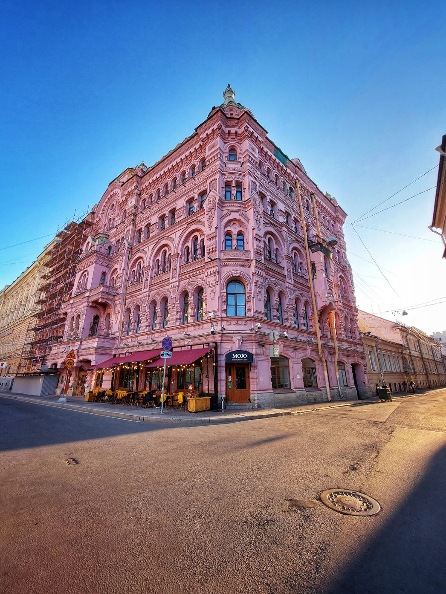 Дом Басина, Островского пл., 5/Крылова пер., 7