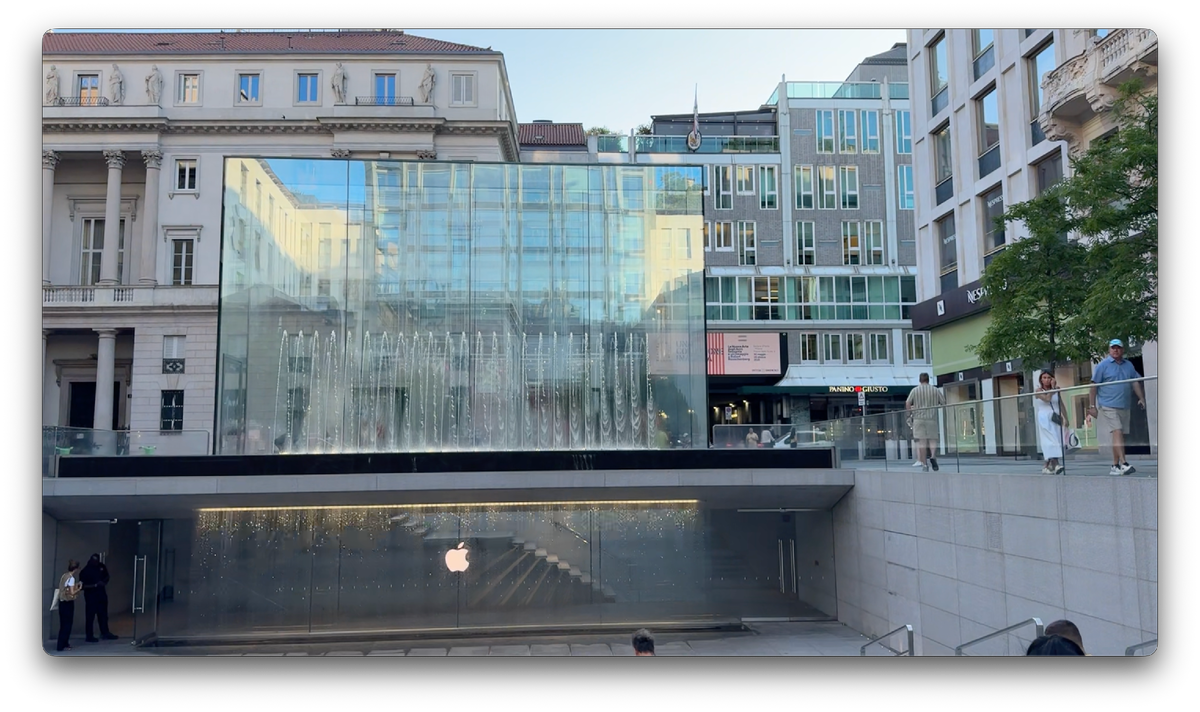 Магазин "Apple Store" в Милане, 2025