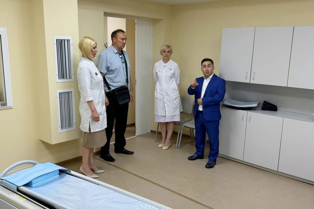 Наири Варданян во время визита в Волгодонск. Фото - пресс-служба правительства Ростовской области
