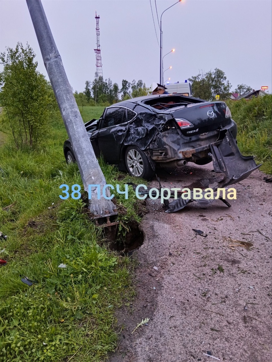    Опубликованы фото с места страшного ДТП в городе Сортавала© 38 пожарно-спасательная часть г. Сортавала