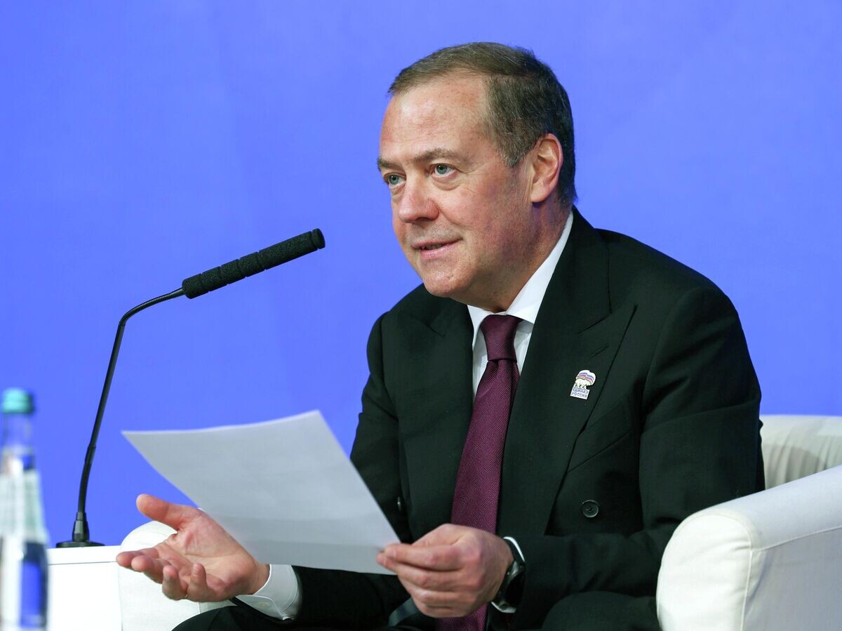    Дмитрий Медведев на форуме муниципальных депутатов партии "Единая Россия" в Москве© РИА Новости . Екатерина Штукина