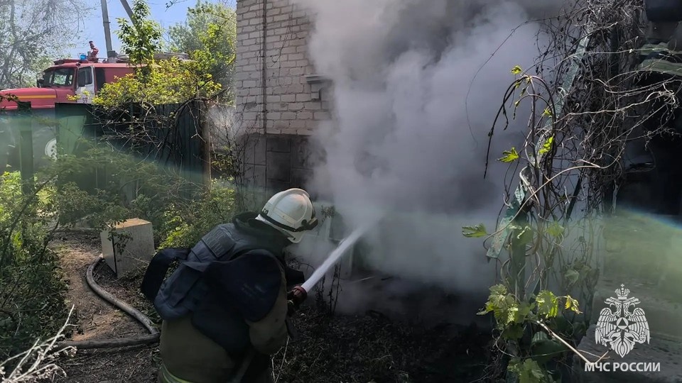    За сутки в ЛНР ликвидировано 4 пожара, спасён один человек. ФОТО: МЧС России