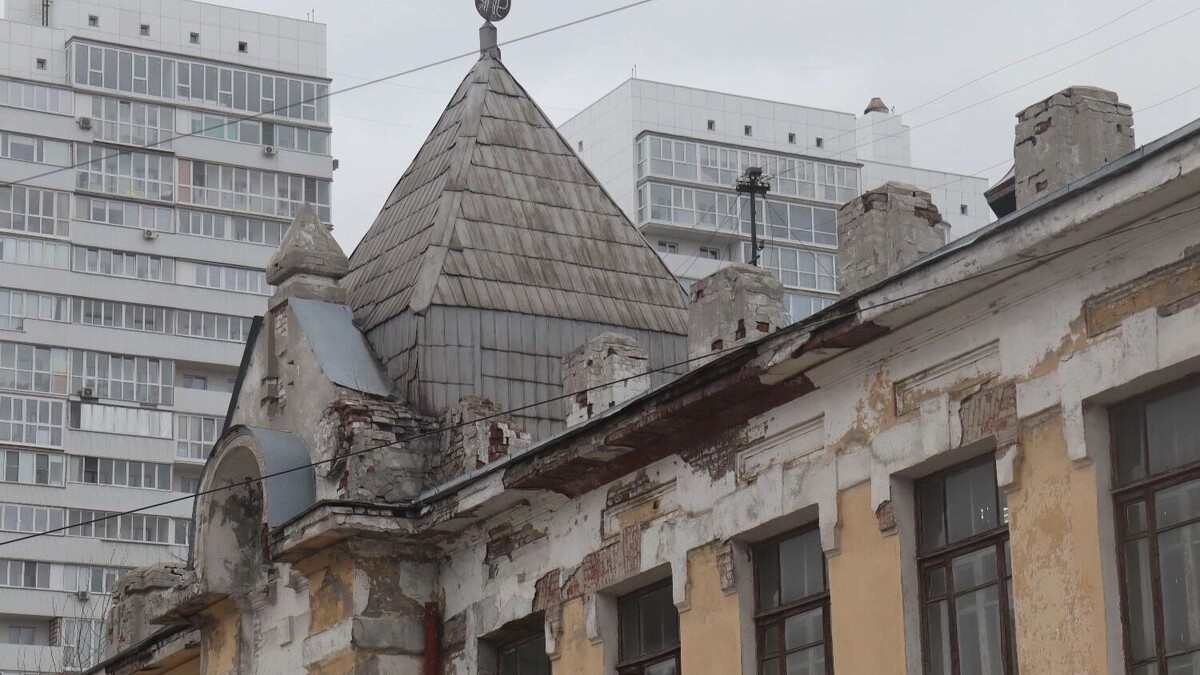    Одна из "крячковских" школ на улице Якушева - она находится в аварийном состоянии   Артём Шершнев / atas.info