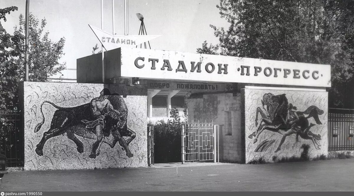 Символично, что первый официальный свой матч лискинские железнодорожники провели именно на стадионе "Прогресс"!