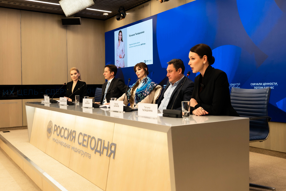 ФОТО: ОКСАНА МАРКОВА, АНАСТАСИЯ АБАКУМОВА, ЕЛЕНА ГЛАЗУНОВА