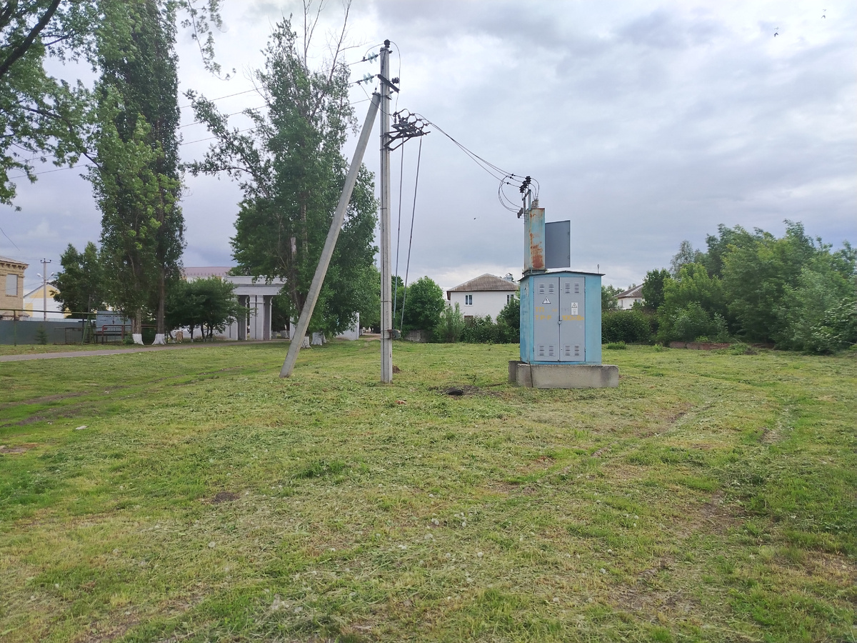 Трансформатор в парке. 