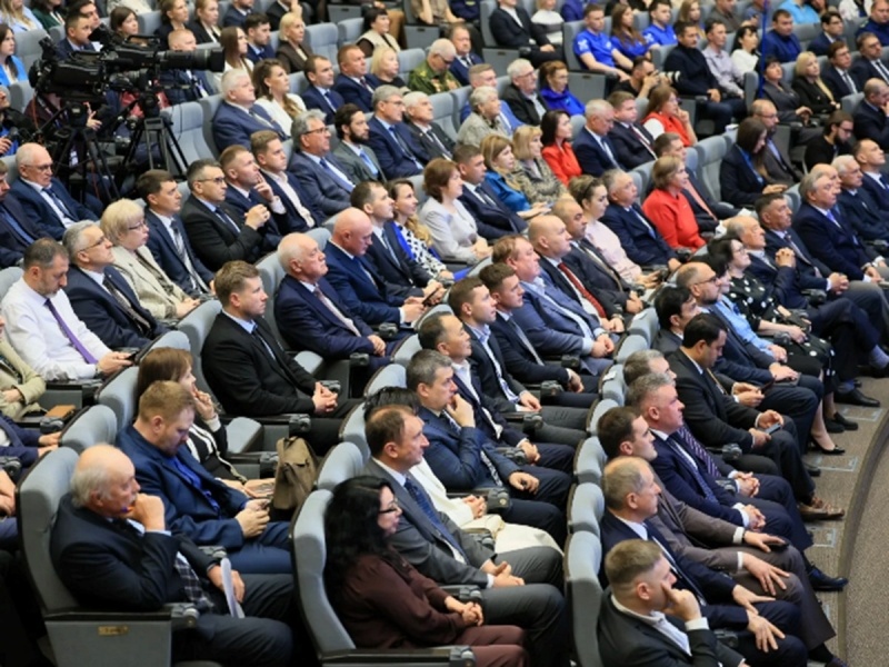 Губернатор Олег Кожемяко выступил перед депутатами Законодательного собрания с ежегодным отчетом
