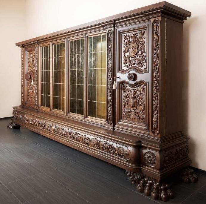 Антикварный книжный шкаф  в стиле неоренессанс (Renaissance Revival). 