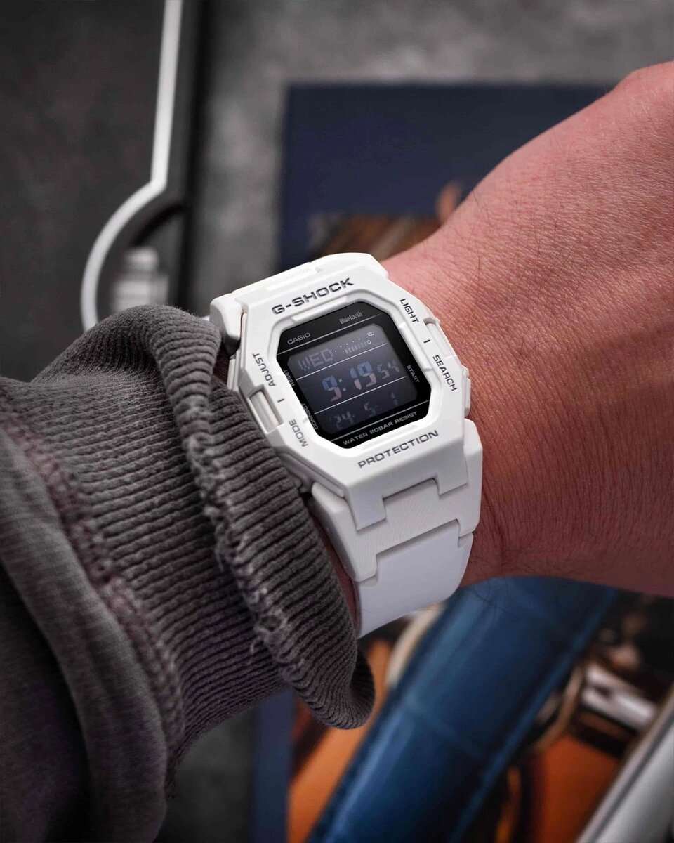 Часы G-Shock GD-B500-7E держат в тонусе: если вы установили себе норму в шагах — выполняйте, а не лежите на диване