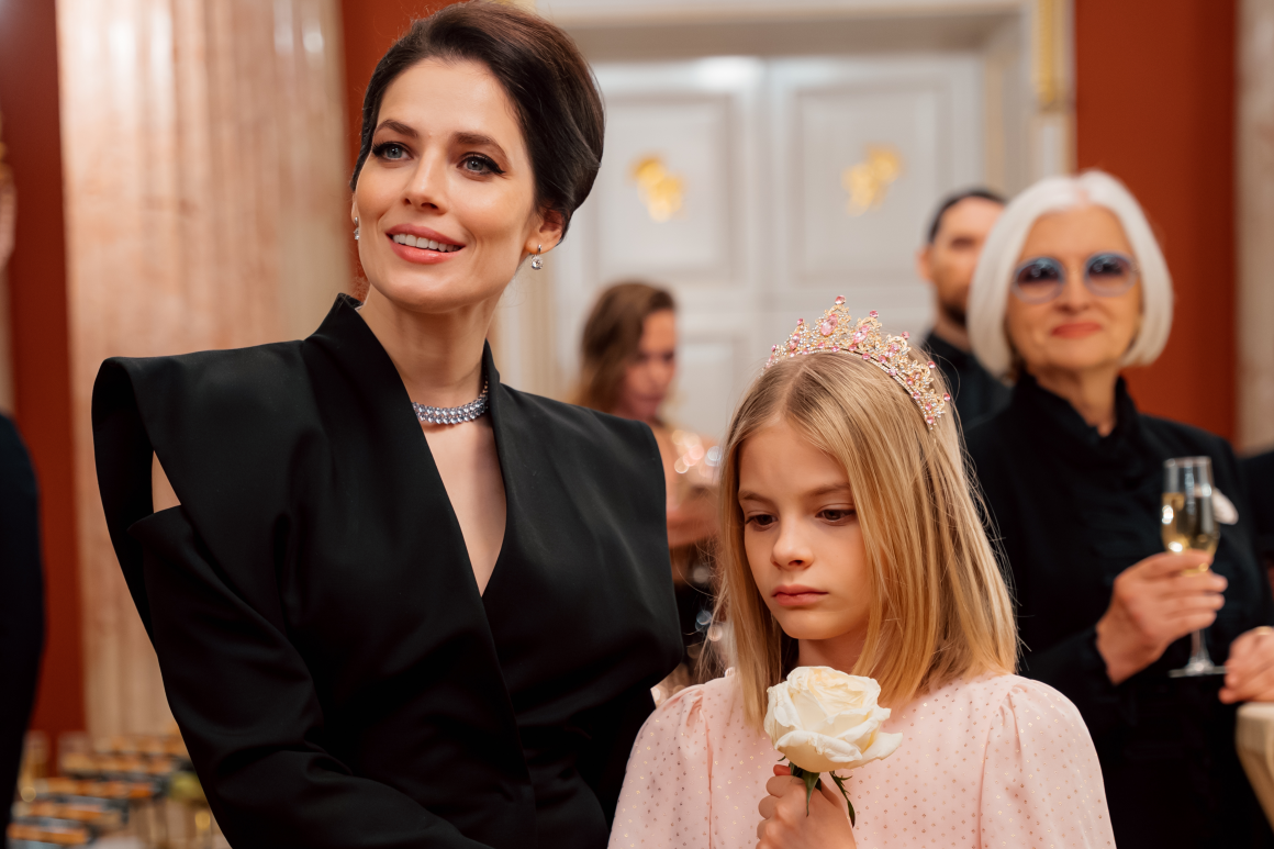     «Не нервничайте. Алиса очень талантливая»: Юлия Снигирь оценила актерскую работу дочери Тимати в фильме «Дива»