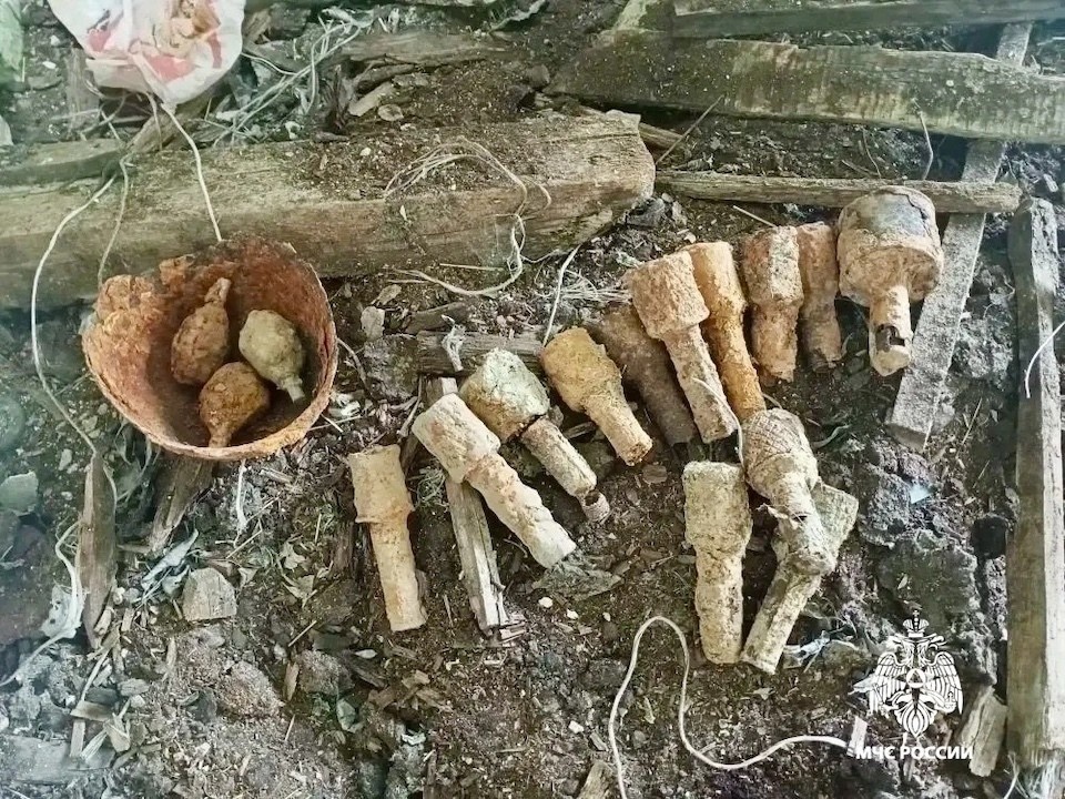    Весь арсенал вывезли на полигон и уничтожили. Фото: МЧС Тверской области.