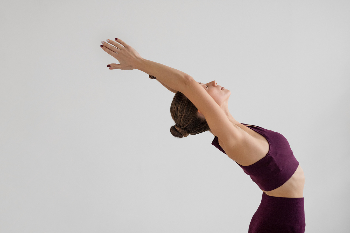<a href="https://www.magnific.com/ru/free-photo/young-woman-practicing-yoga-her-body-balance_20282980.htm#fromView=search&page=1&position=0&uuid=b87387ab-85e8-4983-82ee-2ca676e78355&query=%D1%80%D0%B0%D1%81%D1%82%D1%8F%D0%B6%D0%BA%D0%B0">Изображение от freepik</a>